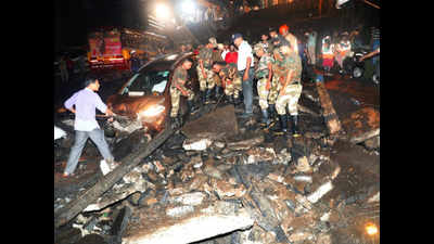 One dead, several injured in Kolkata bridge collapse; Mamata announces probe