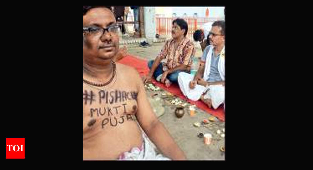 Estranged Hubbies Perform Living Wives Funeral Rites Varanasi News