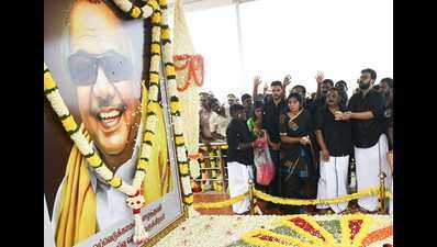 Alagiri holds rally in Chennai to pay homage to Karunanidhi, says 1.5 lakh supporters attended it