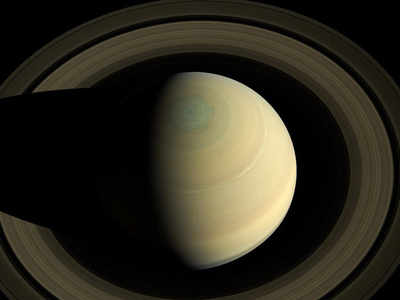 Towering hexagonal vortex spotted on Saturn