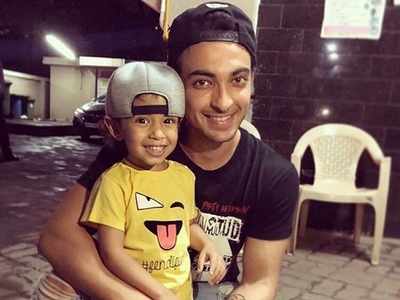 Aayush Sharma’s picture with son Ahil is adorable beyond words