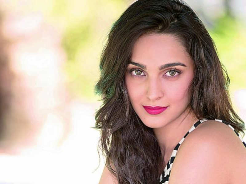 It S A Surreal Feeling Kiara Advani On Working With Akshay Kumar And Kareena Kapoor Khan Hindi Movie News Times Of India