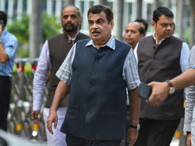 Gadkari offers approvals 'on platter' for electricity-run public transport