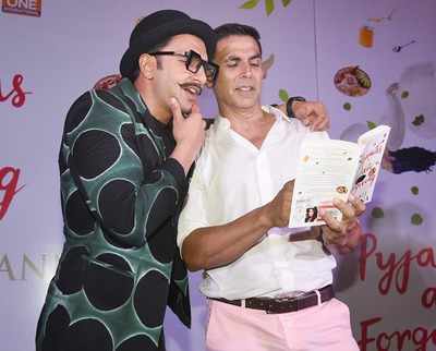 Photos: Akshay Kumar and Ranveer Singh's bromance at Twinkle Khanna's book launch event
