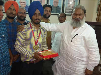 Gurtej Singh wins gold in weightlifting at National Rural Games | More ...