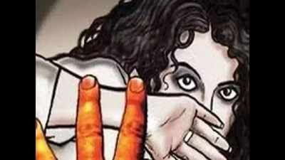 Stepfather rapes 14-year-old girl, on the run