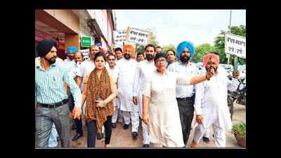 Mohali shopkeepers down shutters for minister