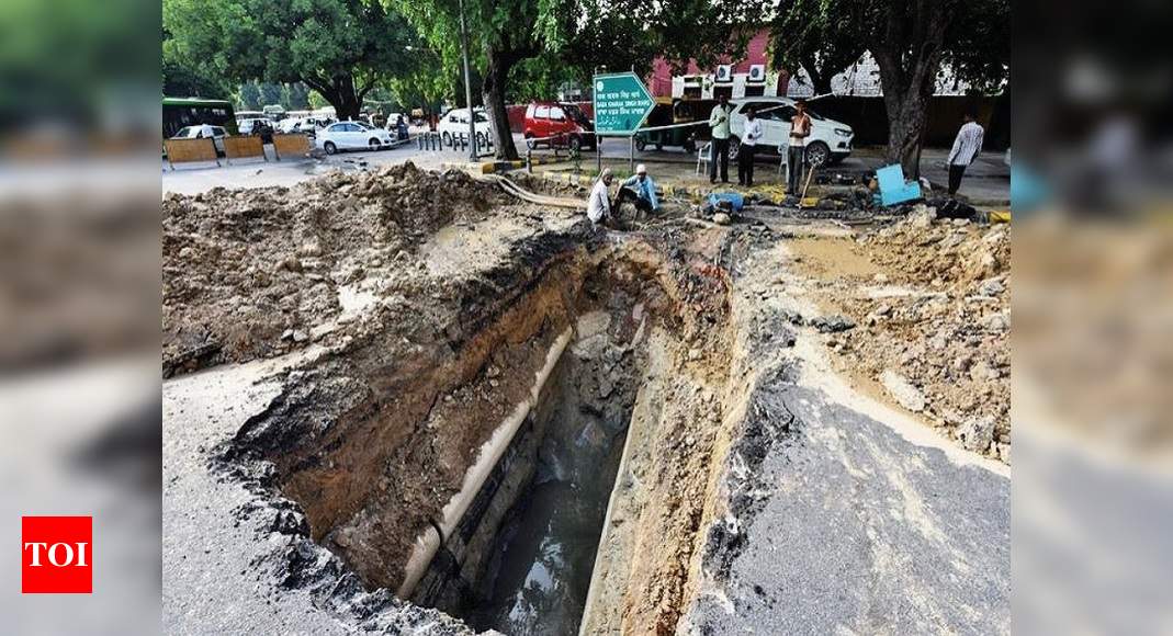 Road caves in near CP, triggers a gridlock | Delhi News - Times of India