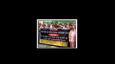 Fair price shop dealers continue protests against govt inaction