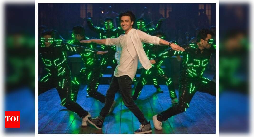 ‘Loveratri’ song ‘Rangtaari’ The rocking festive dance number is sure