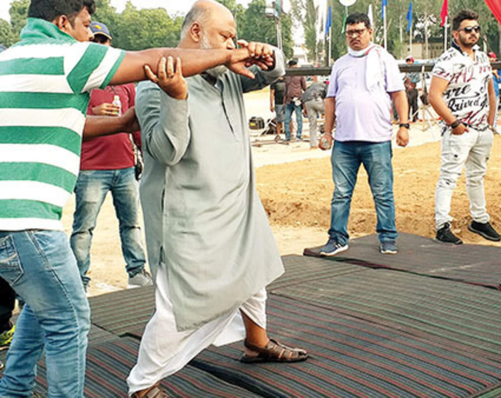 
Saurabh Shukla gets into wrestling mode for Lucknow film shoot
