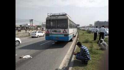 35-year-old crossing road mowed down by city-bound roadways bus ...