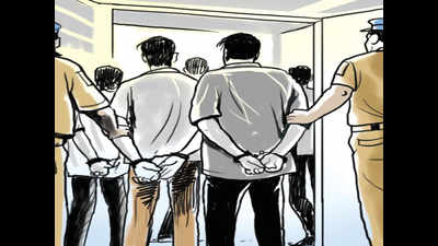 5 held for illegally ferrying sand