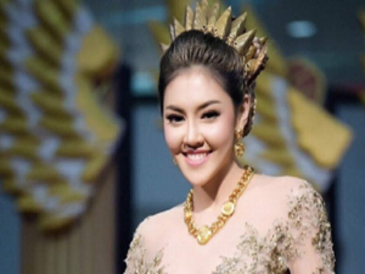 Beauty queen dies after jumping from a threestorey building(01)