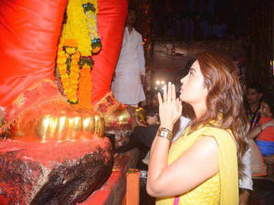 Photo: Nehha Pendse visits Lalbaugcha Raja