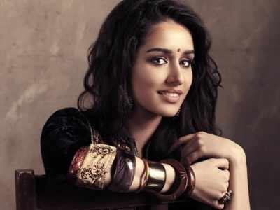 Shraddha Kapoor takes the day off to celebrate Ganesh Chaturthi with grandparents