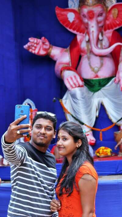 Creative strokes adorn Ganesh Puja this year