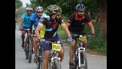 11O cyclists take on Agra roads at this mountain bike race