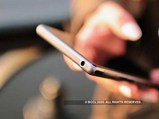 IAF chief 'blames' social media for sleep deprivation among pilots IAF chief 'blames' social media for sleep deprivation among pilots