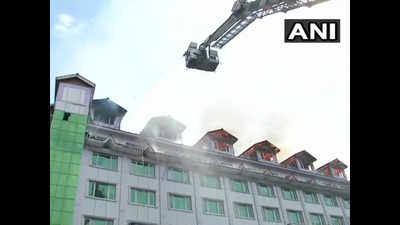 Fire breaks out at hotel in Srinagar, none hurt