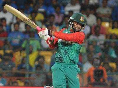 Watch: Injured Bangladesh opener Tamim Iqbal bats one-handed in Asia Cup