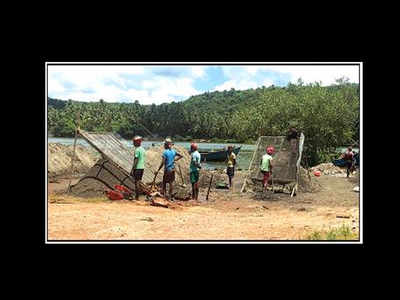 Flying squad, ban do little to curb sand mining in Tiracol