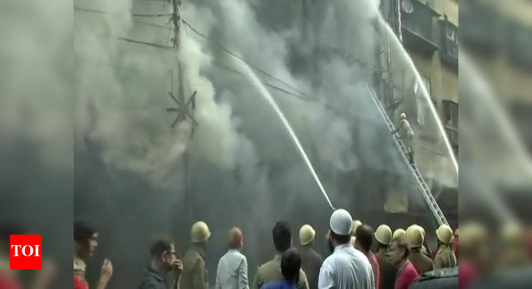 Fire in Kolkata Fire breaks out in Kolkata's Bagri market; 30 fire