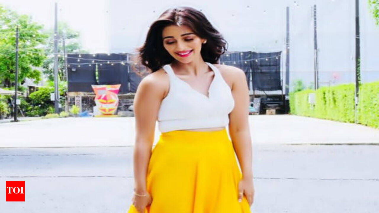 Video: Sayantika Banerjee joins the Hobe Re Hoichoi bandwagon | Bengali  Movie News - Times of India