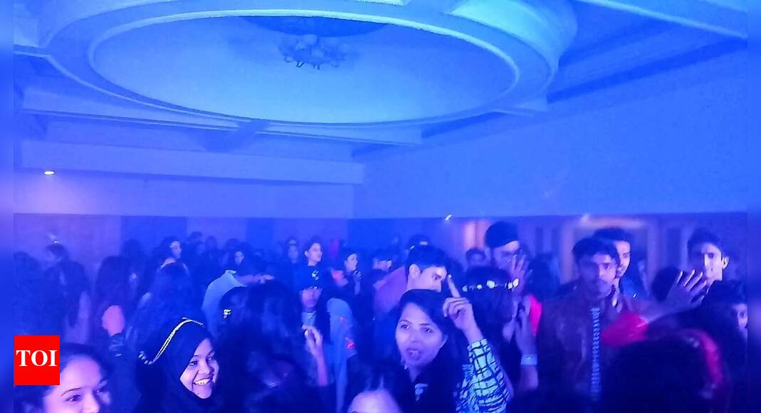 Students enjoy Fresher’s party at a lounge | Events Movie News - Times ...