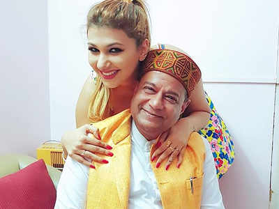 Bigg Boss 12 contestant Jasleen Matharu confirms her relationship with Anup Jalota; the latter denies it
