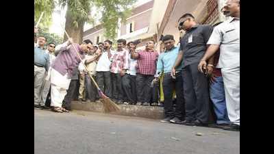 CM Rupani joins cleanliness campaign at Ahmedabad civic hospital