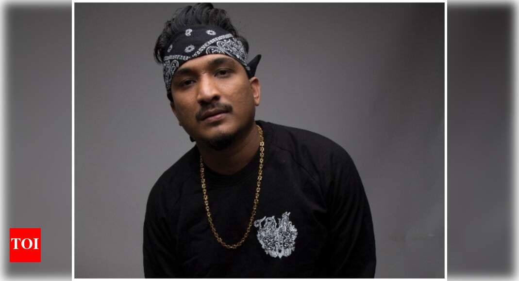 Divine Gets Up Close And Personal In His New Song Teesri Manzil Hindi Movie News Times Of India