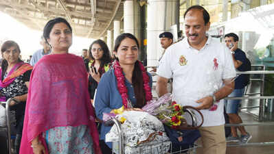 Asian Games medallist Apurvi Chandela comes home to a warm welcome