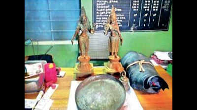 Fisherman finds two stolen idols from Kanchi lake