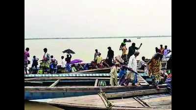 Despite ban, country boats still in operation