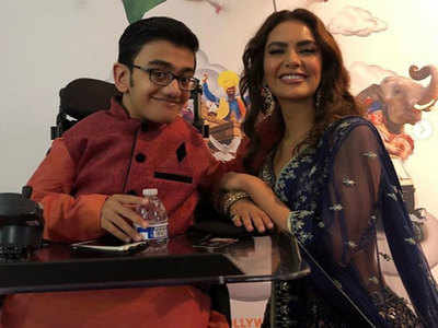 Watch: Esha Gupta gets teary-eyed listening to physically challenged fan sing for her