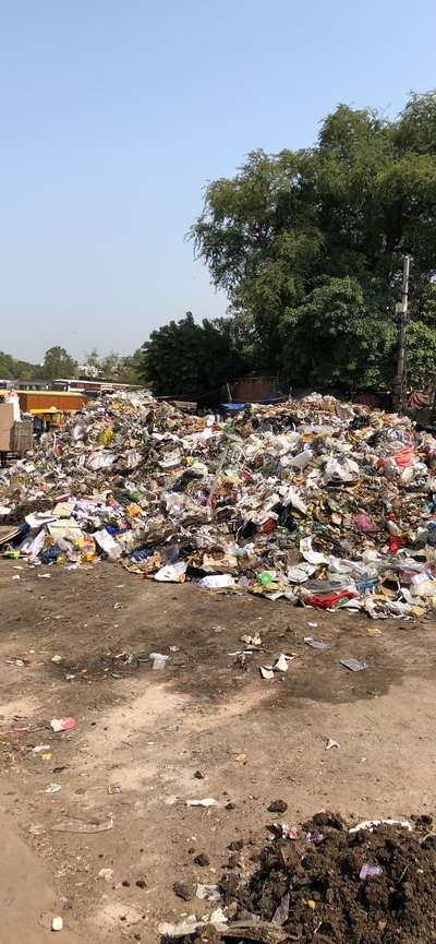 Garbage dump outside Kashmere Gate Metro station