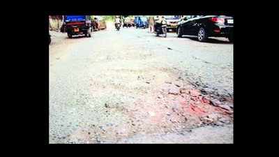 Minister to officials: Repair all city roads by October 5