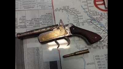 Man held with pistol, bullet in Delhi Metro