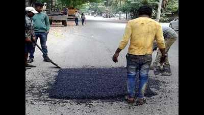 BBMP gets 3 days to fill 2,100 potholes