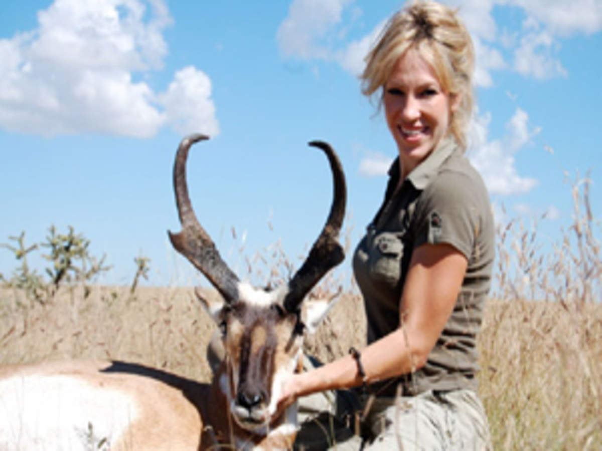 Beauty queen criticized for killing 100 species of animals