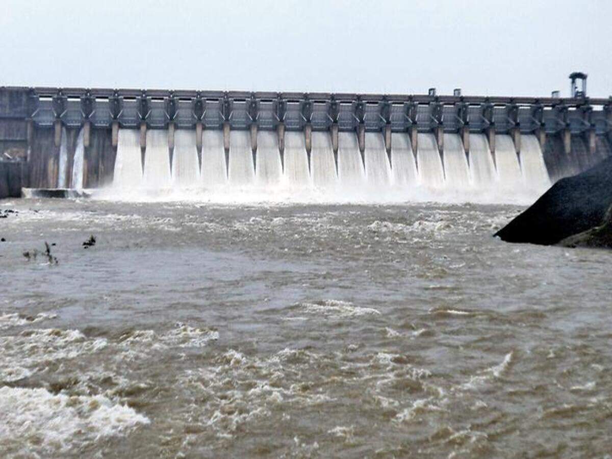 After two days of rain, Ukai dam to get another 150 MCM | Surat News -  Times of India
