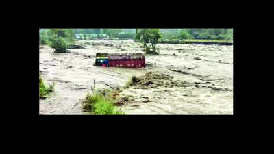 Heavy rains lash Himachal Pradesh, Beas floods highway