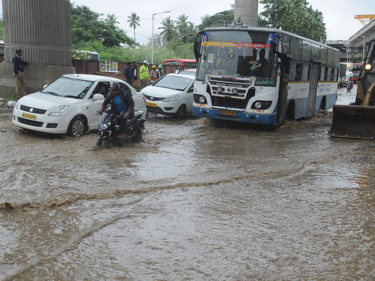 Bangalore Rains, ಬೆಂಗಳೂರಿನಲ್ಲಿ ರಾತ್ರಿಯಿಡೀ ಮಳೆ.. ಮುಂದಿನ 5 ದಿನ ಎಚ್ಚರಿಕೆ - Kannada News