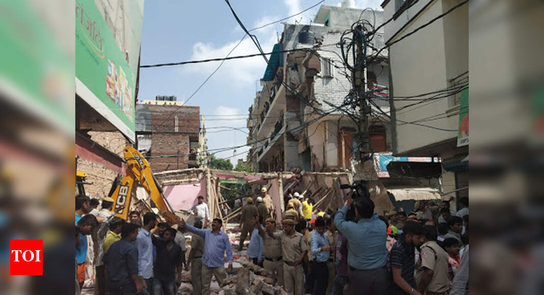 Ashok Vihar Building Collapse 5 die, 11 injured in Delhi building