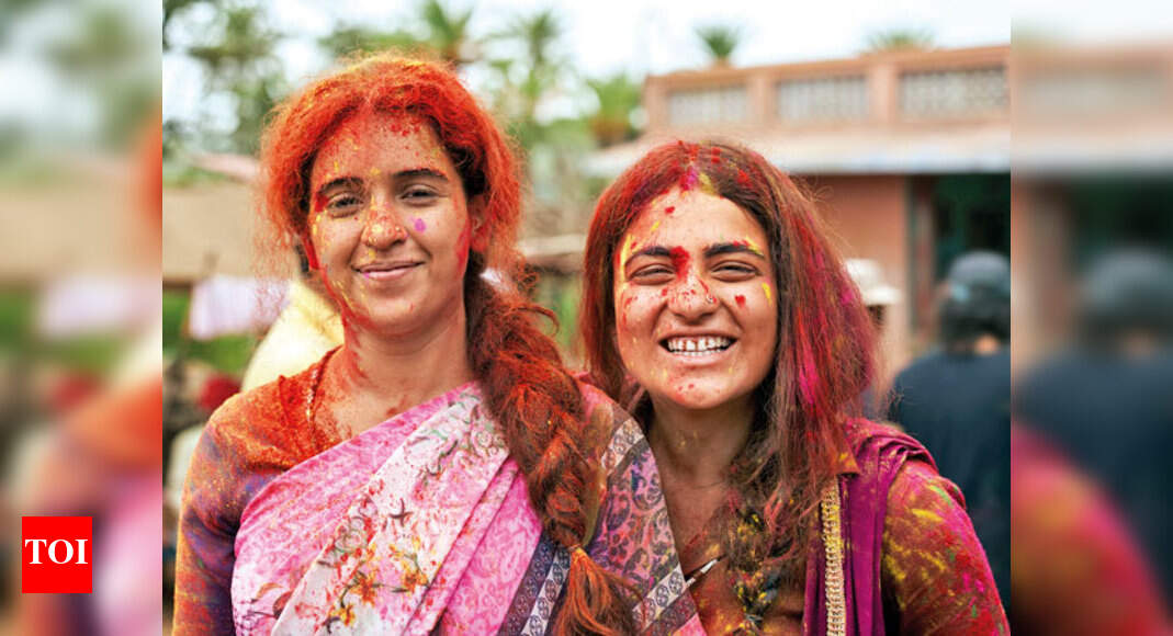'Pataakha' is the bittersweet story of two badass sisters | Hindi Movie ...