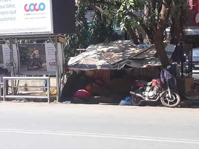 Hut on main road with support of bus stop