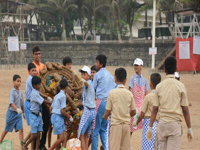 Cartoon characters join school kids in Juhu beach clean-up drive | Events Movie News - Times of India Cartoon characters join school kids in Juhu beach clean-up drive | Events Movie News - Times of India