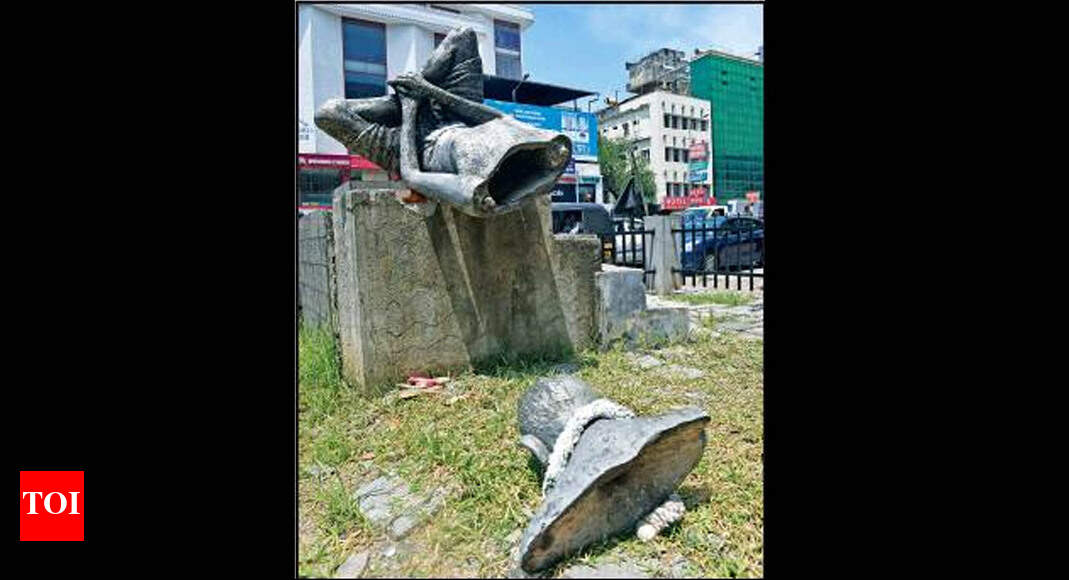 Mahatma Gandhi statue at Kacheripady vandalized Kochi News Times of