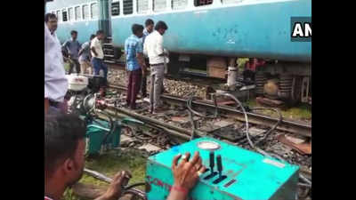Bihar: Empty coaches of Darbhanga-Kolkata Express derail at railway station